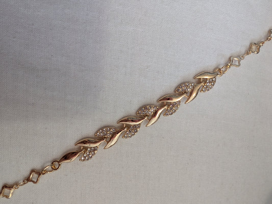 3 gold flower bracelet